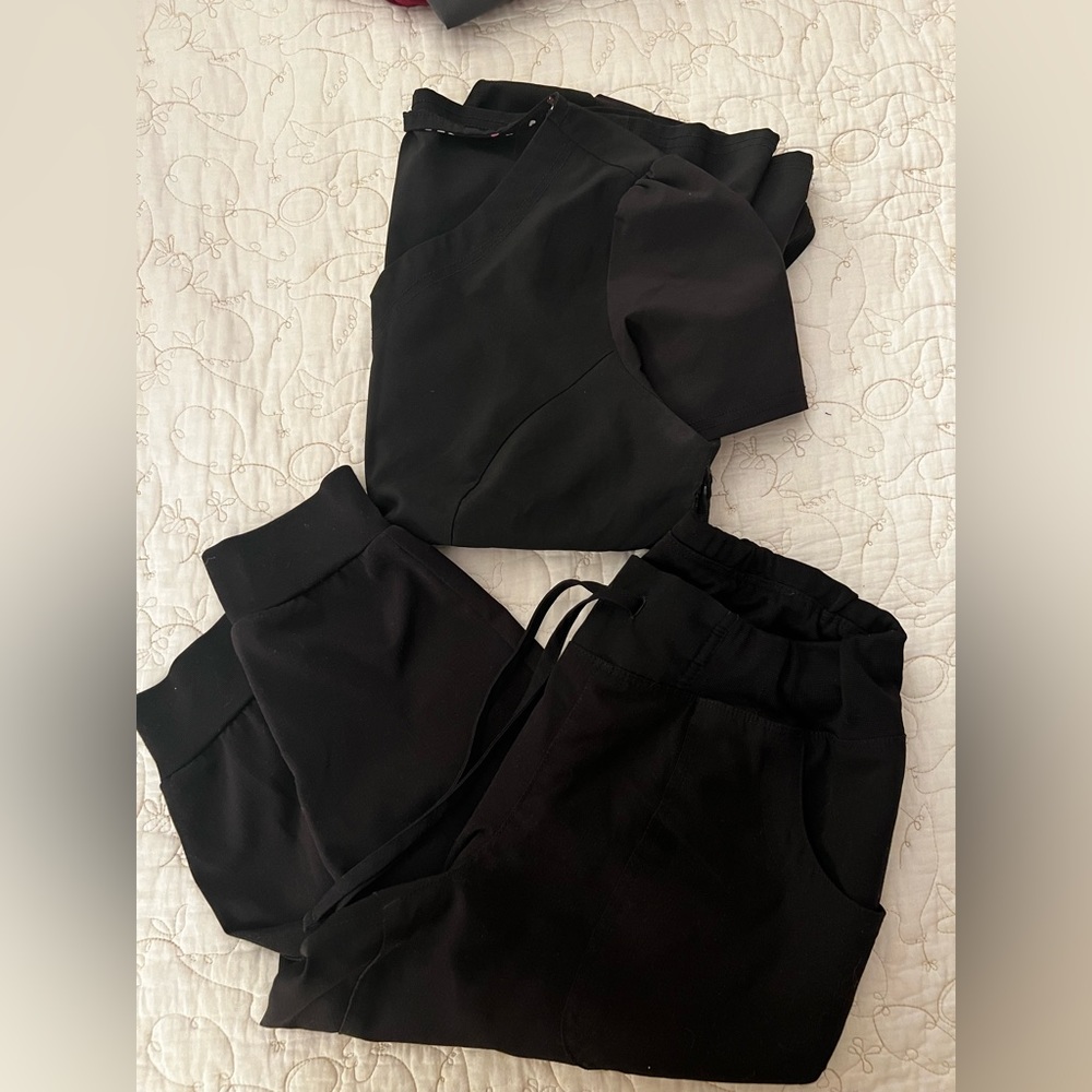 Black scrub set